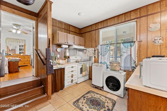 34 N COLLEGE Street, Macclenny, FL 32063