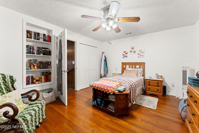 34 N COLLEGE Street, Macclenny, FL 32063