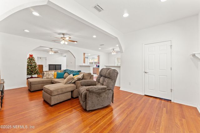 34 N COLLEGE Street, Macclenny, FL 32063