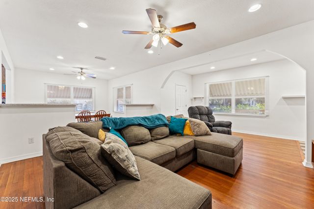 34 N COLLEGE Street, Macclenny, FL 32063