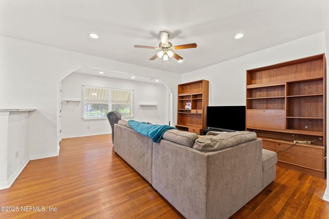 34 N COLLEGE Street, Macclenny, FL 32063