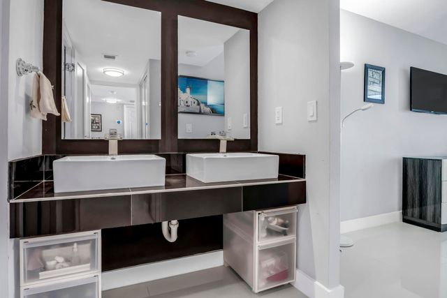 20335 W Country Club 1901, Aventura, FL 33180