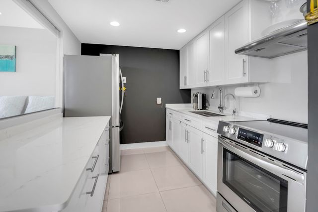 20335 W Country Club 1901, Aventura, FL 33180