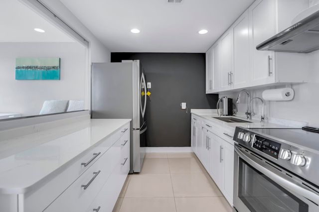 20335 W Country Club 1901, Aventura, FL 33180