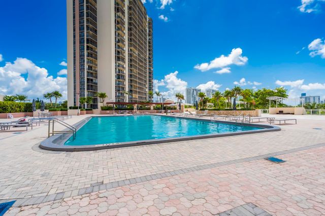 20335 W Country Club 1901, Aventura, FL 33180