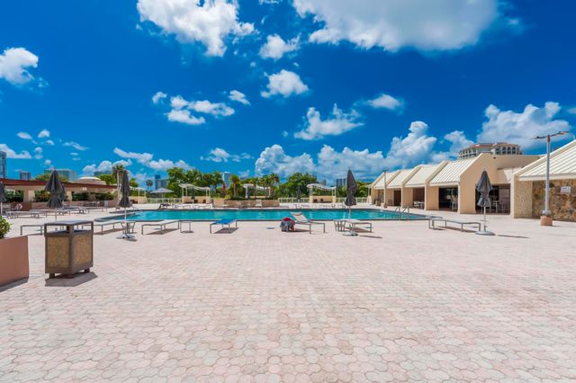 20335 W Country Club 1901, Aventura, FL 33180