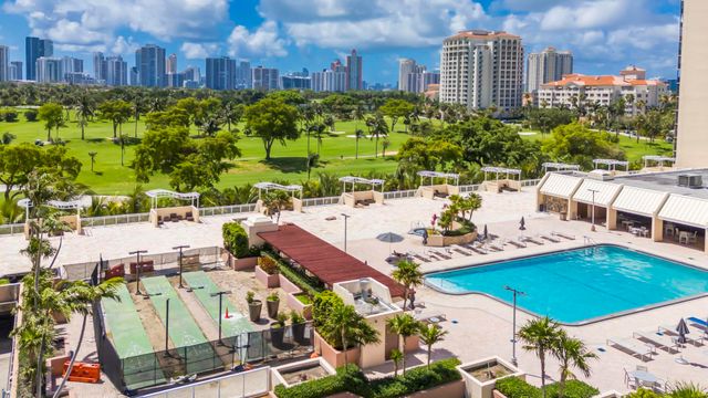 20335 W Country Club 1901, Aventura, FL 33180
