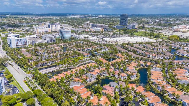 20335 W Country Club 1901, Aventura, FL 33180