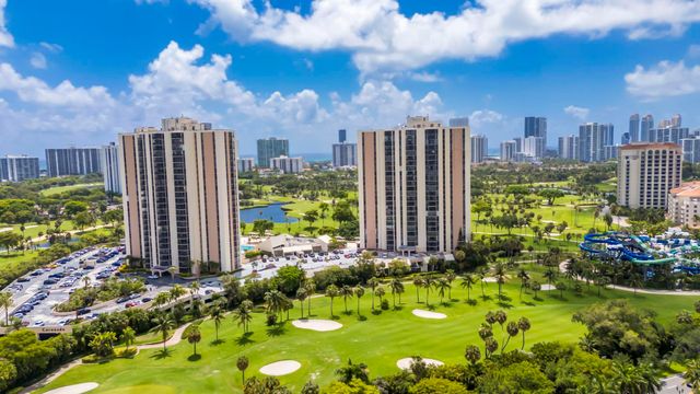 20335 W Country Club 1901, Aventura, FL 33180