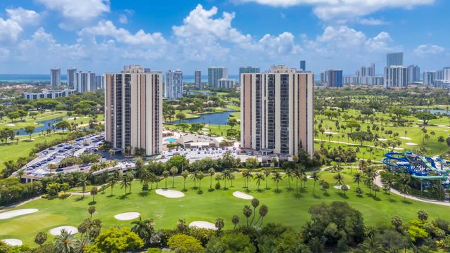 20335 W Country Club 1901, Aventura, FL 33180