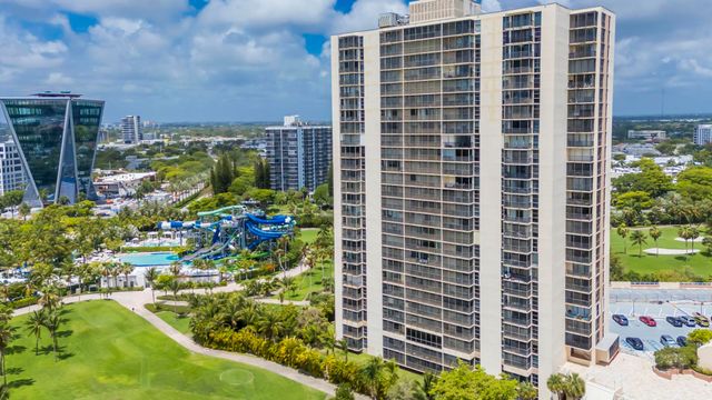 20335 W Country Club 1901, Aventura, FL 33180