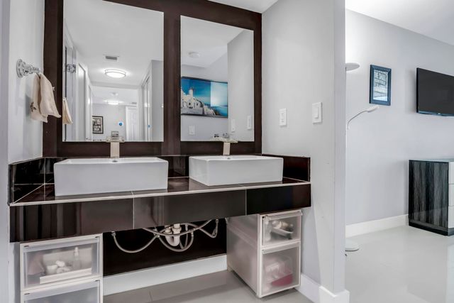 20335 W Country Club 1901, Aventura, FL 33180