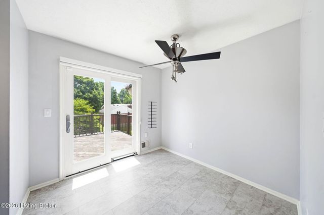 1101 King Arthur Ln, Louisville, KY 40222