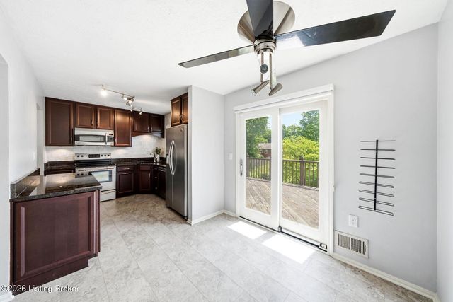 1101 King Arthur Ln, Louisville, KY 40222