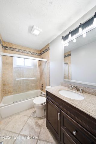 1101 King Arthur Ln, Louisville, KY 40222