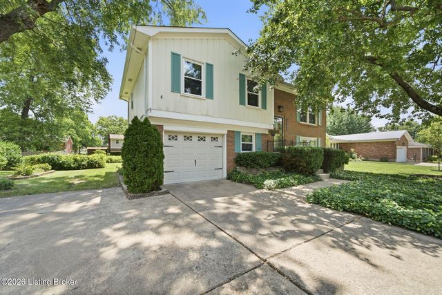 1101 King Arthur Ln, Louisville, KY 40222