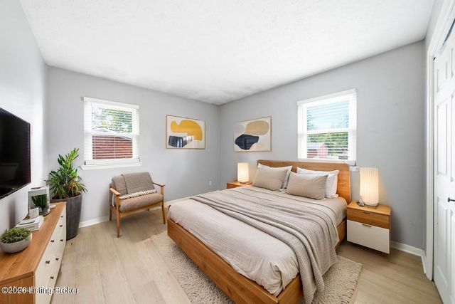 1101 King Arthur Ln, Louisville, KY 40222