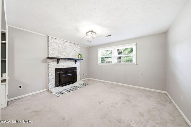 1101 King Arthur Ln, Louisville, KY 40222