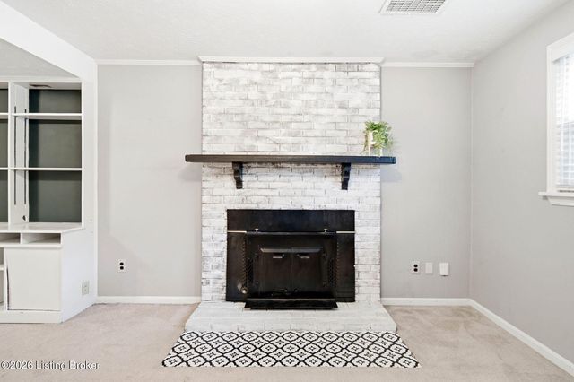1101 King Arthur Ln, Louisville, KY 40222