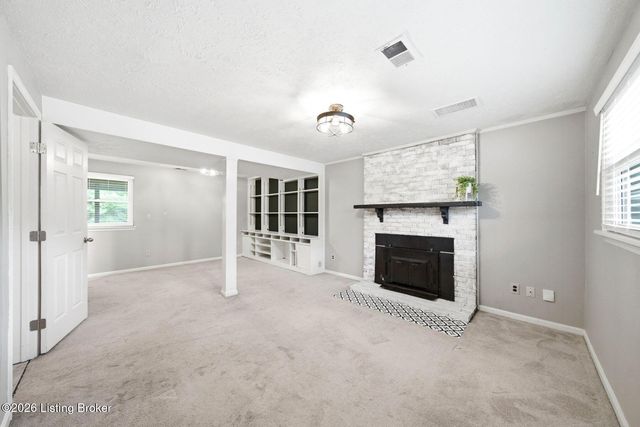1101 King Arthur Ln, Louisville, KY 40222