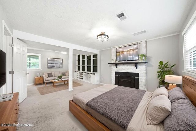 1101 King Arthur Ln, Louisville, KY 40222