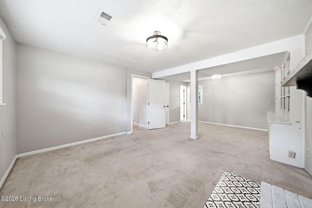 1101 King Arthur Ln, Louisville, KY 40222