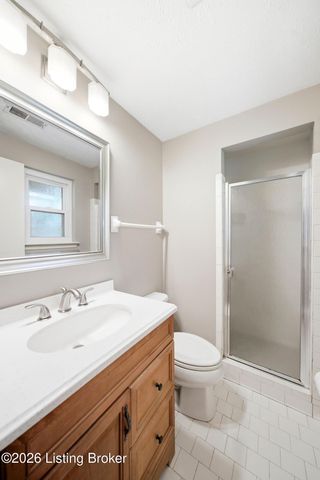 1101 King Arthur Ln, Louisville, KY 40222