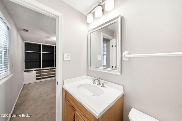 1101 King Arthur Ln, Louisville, KY 40222