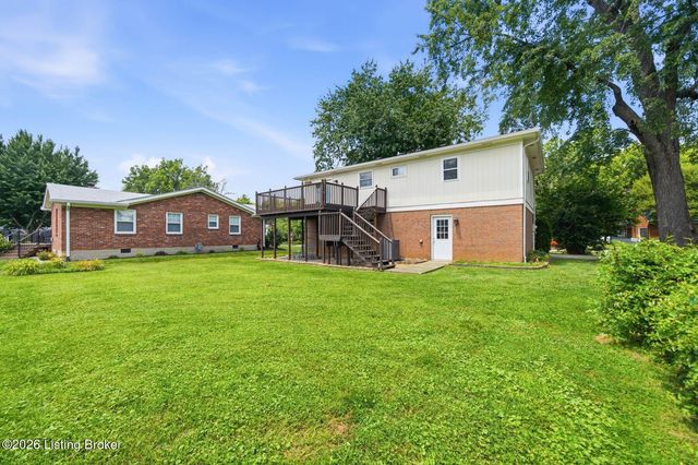 1101 King Arthur Ln, Louisville, KY 40222