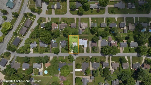 1101 King Arthur Ln, Louisville, KY 40222