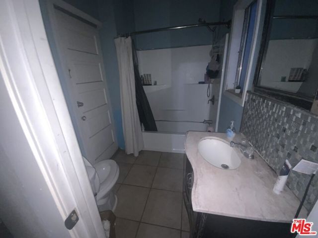 3770 Maple Avenue, Los Angeles, CA 90011
