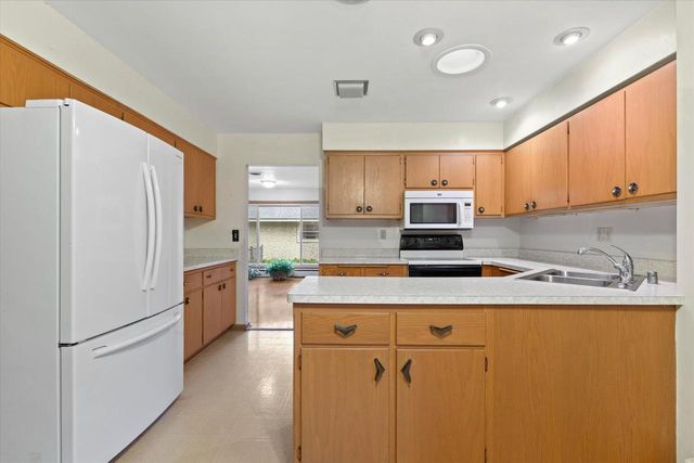 4420 N 110th STREET, Wauwatosa, WI 53225