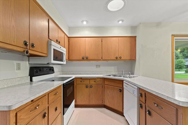 4420 N 110th STREET, Wauwatosa, WI 53225