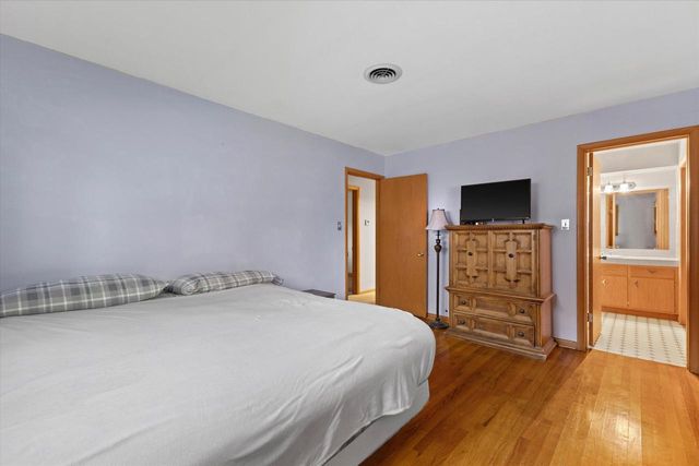4420 N 110th STREET, Wauwatosa, WI 53225
