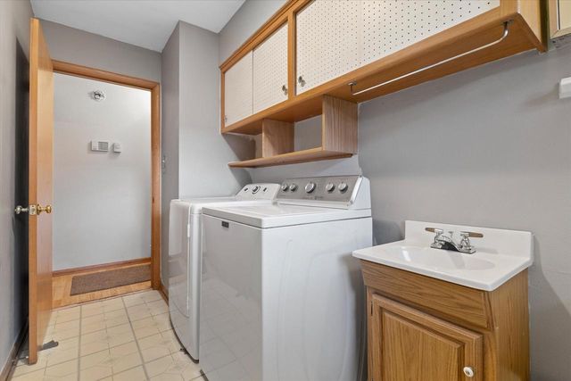 4420 N 110th STREET, Wauwatosa, WI 53225