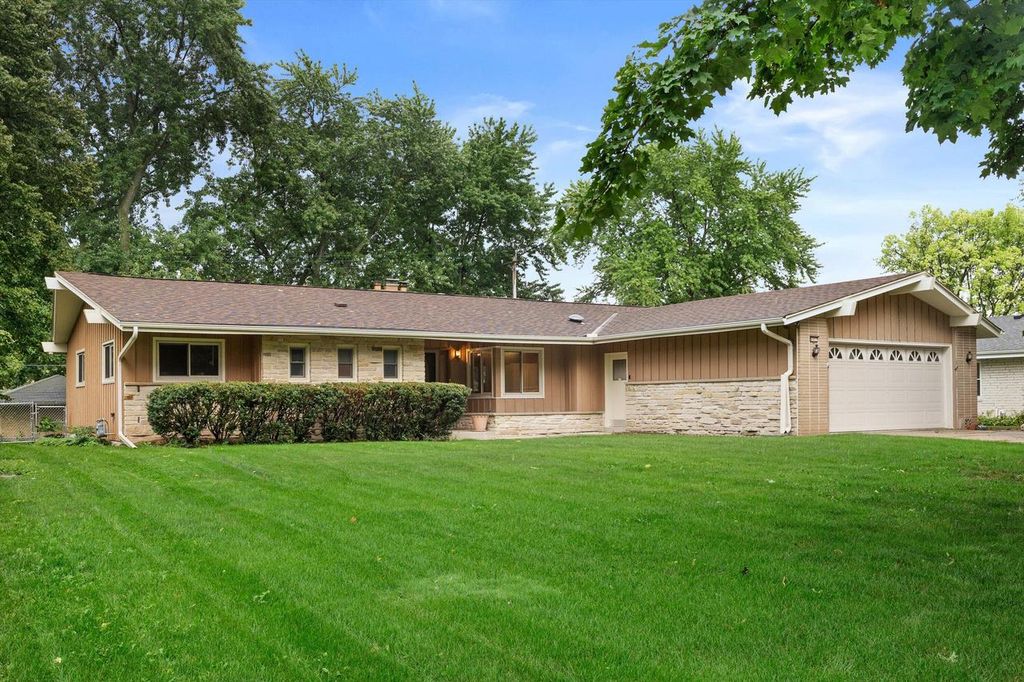 4420 N 110th STREET, Wauwatosa, WI 53225
