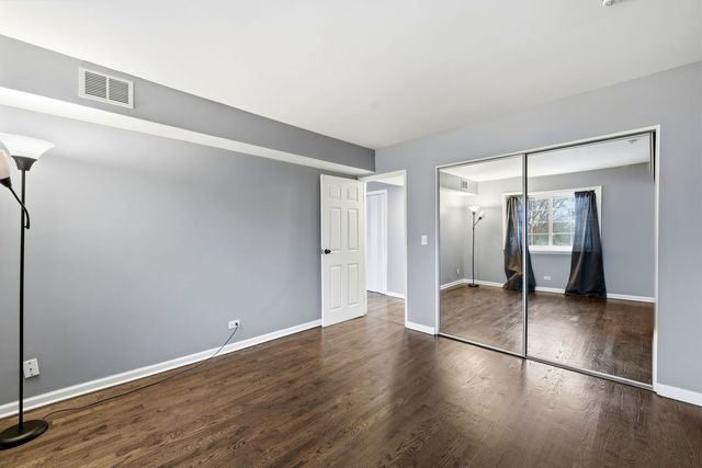 9350 Bay Colony Drive 3W, Des Plaines, IL 60016