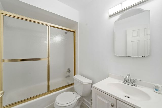 9350 Bay Colony Drive 3W, Des Plaines, IL 60016