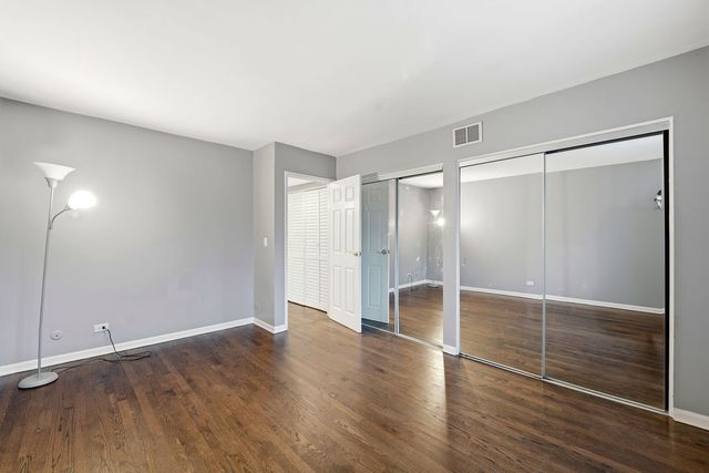 9350 Bay Colony Drive 3W, Des Plaines, IL 60016