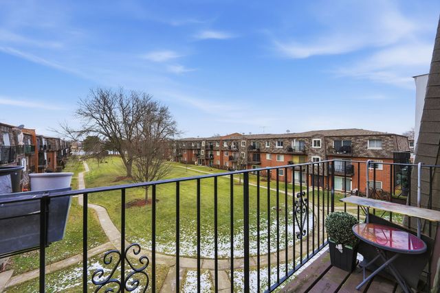 9350 Bay Colony Drive 3W, Des Plaines, IL 60016