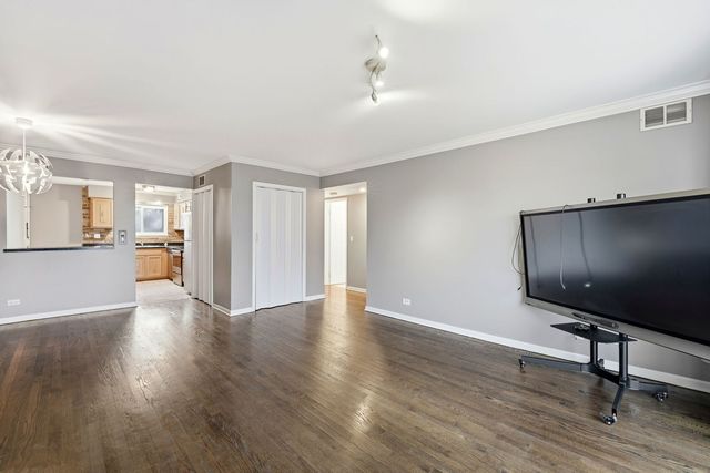 9350 Bay Colony Drive 3W, Des Plaines, IL 60016