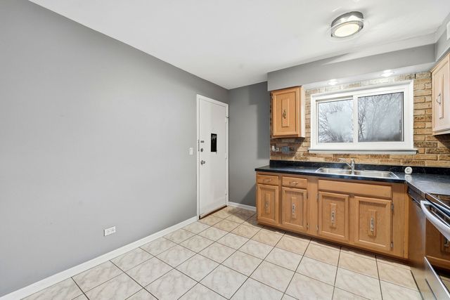 9350 Bay Colony Drive 3W, Des Plaines, IL 60016