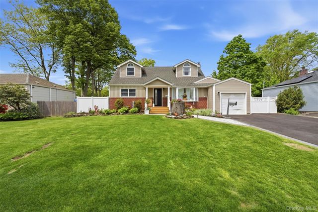 12 Browning Drive, Greenlawn, NY 11740