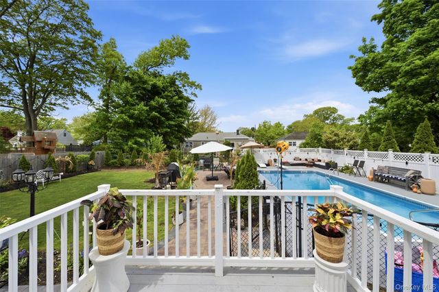 12 Browning Drive, Greenlawn, NY 11740
