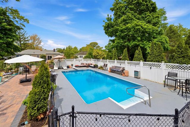 12 Browning Drive, Greenlawn, NY 11740
