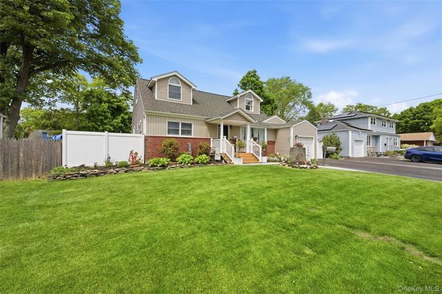 12 Browning Drive, Greenlawn, NY 11740