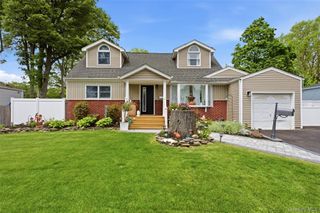 12 Browning Drive, Greenlawn, NY 11740