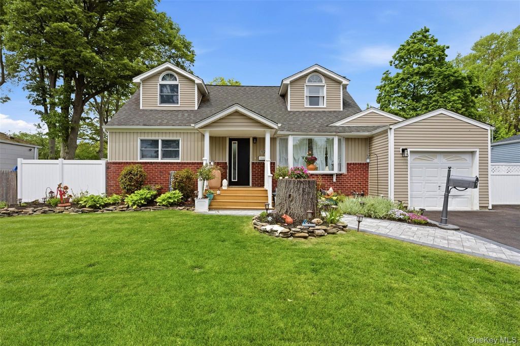 12 Browning Drive, Greenlawn, NY 11740