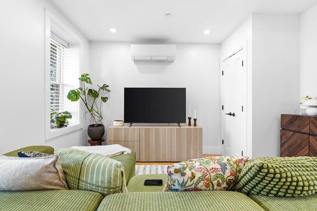 120 Bremen St 1, Boston, MA 02128