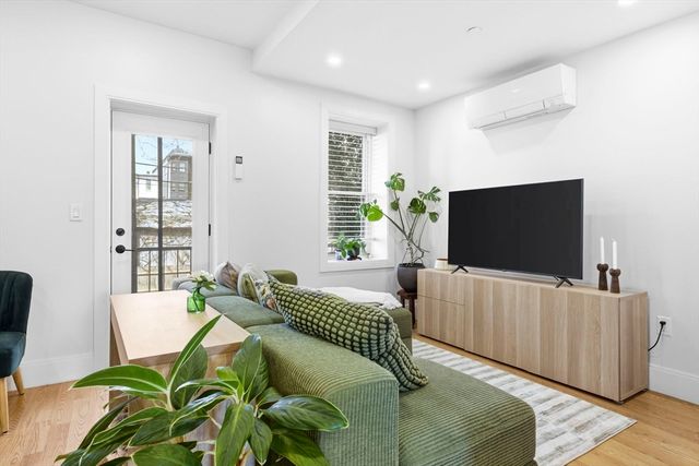 120 Bremen St 1, Boston, MA 02128